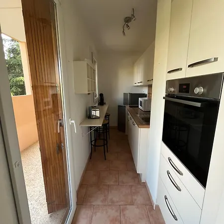 Apartment Lumineux Avec Terrasse & Parking A 5 Min Du Centre, 10 Min Des Plages Hyères