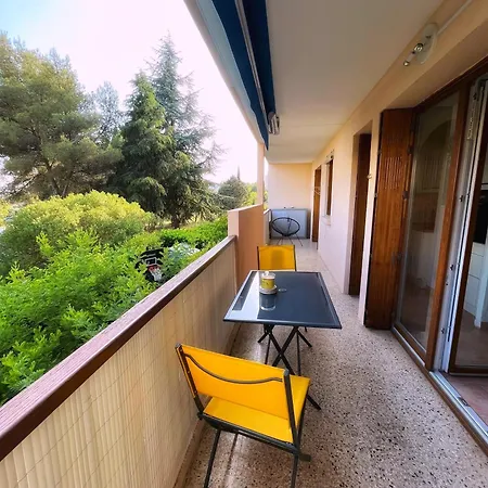 Apartment T2 Avec Terrasse & Parking A 5 Min Du Centre, 10 Min Des Plages *